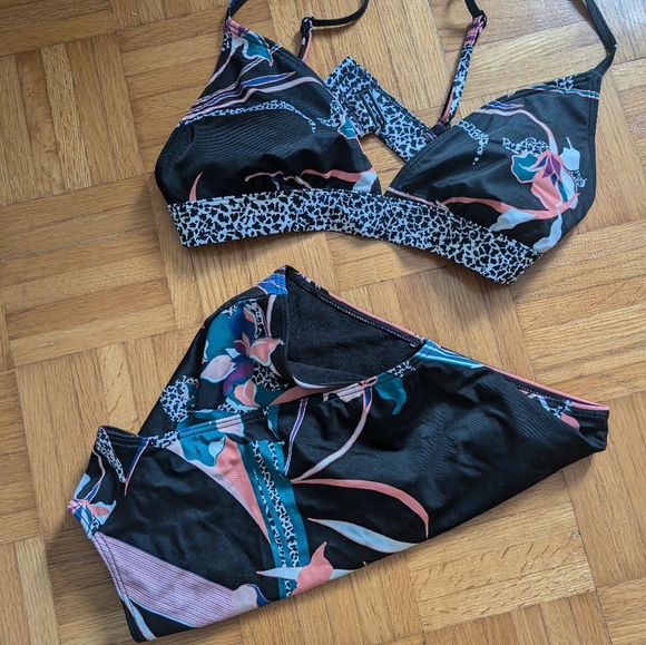 Roxy pop surf bikini set - Picture 4 of 4